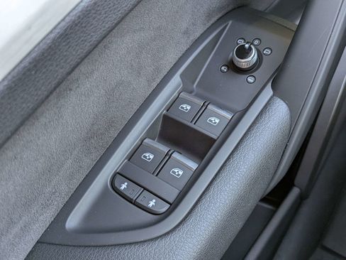 Used 2019 Audi SQ5 Premium w/ Convenience Package image 22