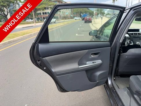Used 2013 Toyota Prius V Five FWD image 11