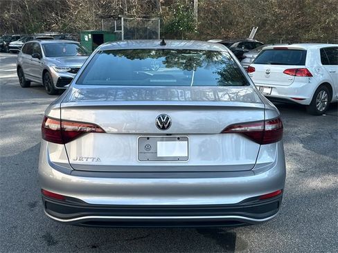 Used 2023 Volkswagen Jetta Sport image 6