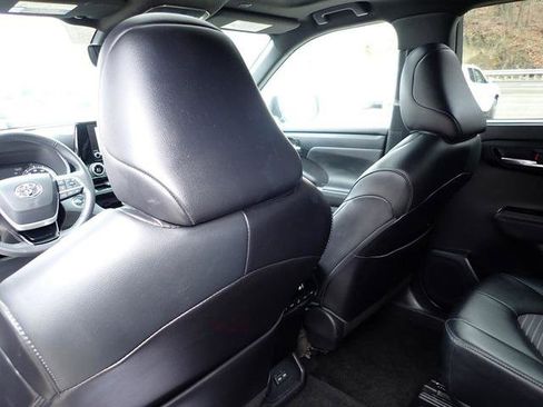 Certified 2023 Toyota Highlander XSE image 16