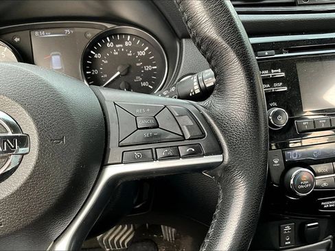 Used 2017 Nissan Rogue SV AWD/4WD image 11