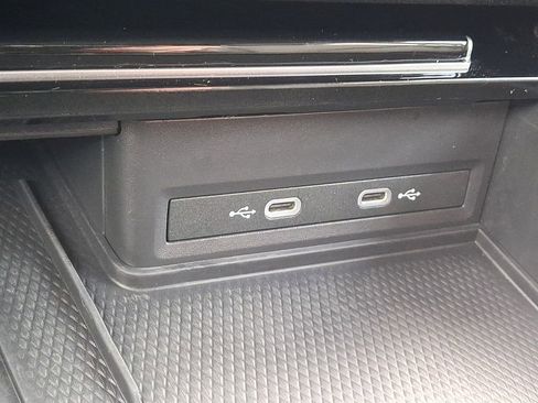 Used 2025 Volkswagen Atlas SE image 22