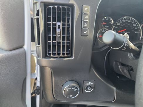 Used 2025 Chevrolet Express 3500 LT w/ LT Preferred Equipment Group RWD image 7