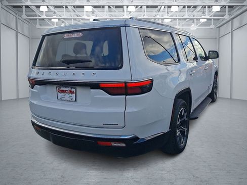 Used 2024 Jeep Wagoneer Series III image 5