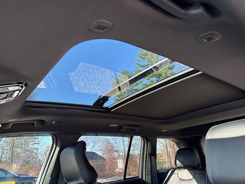 Used 2024 Jeep Grand Cherokee Overland w/ Luxury Tech Group IV image 29