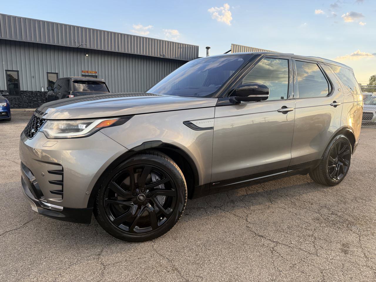 Used 2022 Land Rover Discovery HSE R-Dynamic AWD/4WD image 5