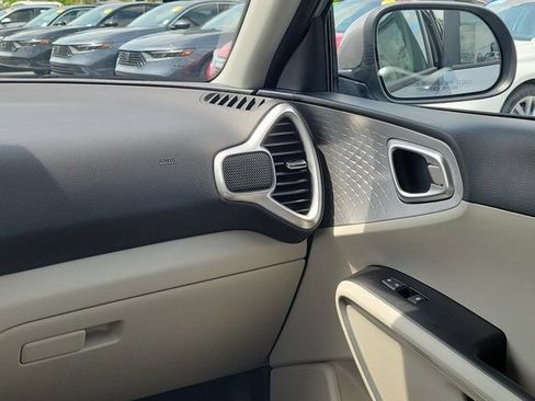 Used 2025 Kia Soul LX FWD image 4