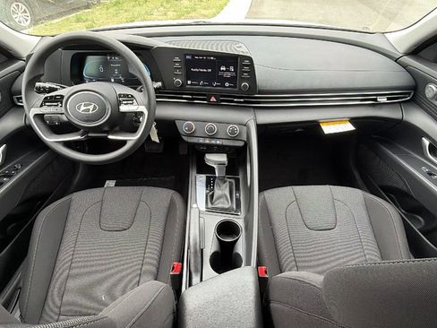 New 2026 Hyundai Elantra SE FWD image 22