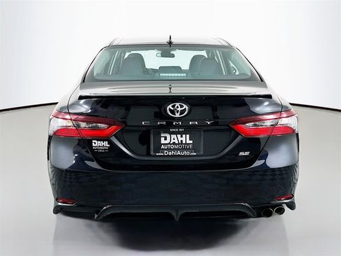 Used 2024 Toyota Camry SE image 9