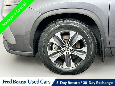 Used 2023 Toyota Highlander L image 33