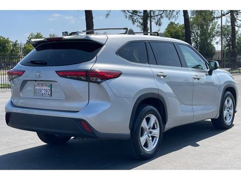 Used 2021 Toyota Highlander L FWD image 6