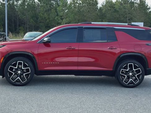 Used 2025 Chevrolet Traverse High Country w/ LPO, Floor Liner Package FWD image 5