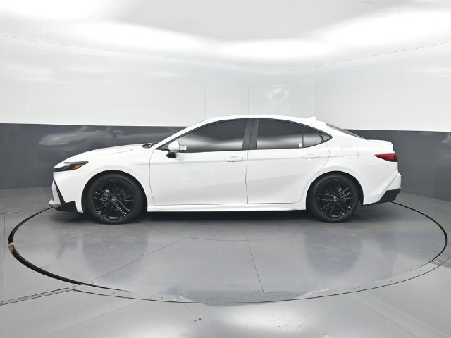 Used 2025 Toyota Camry SE w/ Convenience Package FWD image 3