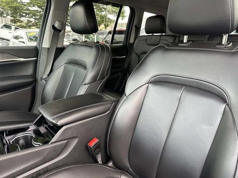Used 2023 Jeep Grand Cherokee Limited AWD/4WD image 19