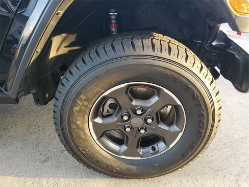 Used 2022 Jeep Gladiator Rubicon w/ LED Lighting Group image 6