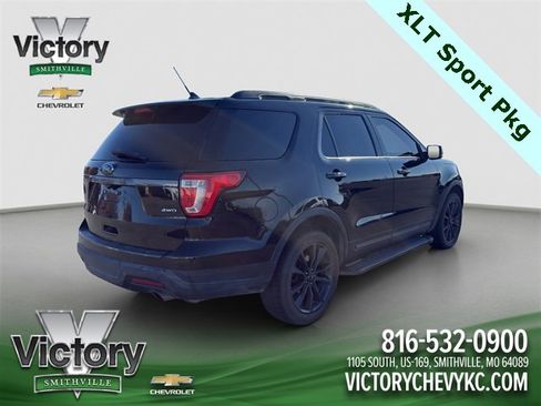 Used 2018 Ford Explorer XLT w/ Equipment Group 202A image 6