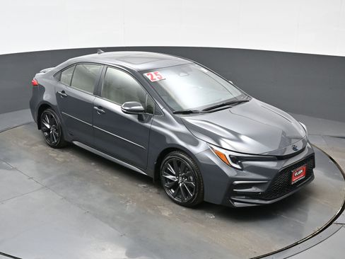 Used 2025 Toyota Corolla SE w/ SE Premium Package image 34