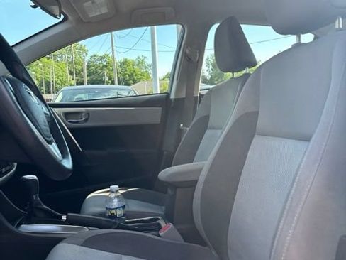 Used 2017 Toyota Corolla LE w/ Carpet Mat Package (TMS) FWD image 9
