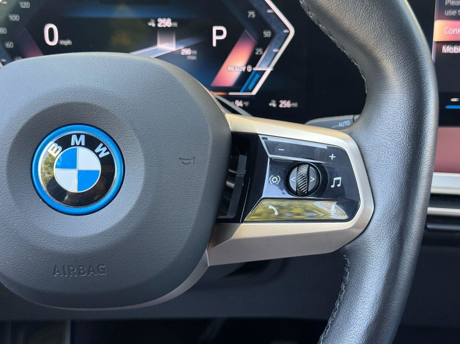 Used 2022 BMW iX xDrive50 w/ Premium Package AWD/4WD image 21