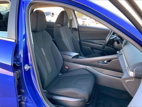 Used 2025 Hyundai Elantra SEL image 7