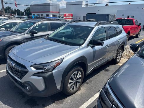 Used 2024 Subaru Outback Premium w/ Popular Package #1 AWD/4WD image 2
