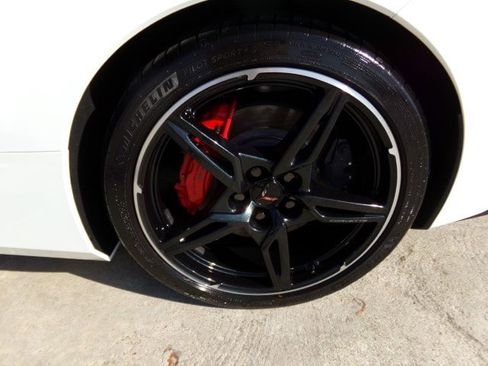 Used 2021 Chevrolet Corvette Stingray Preferred Cpe w/ Z51 Performance Package image 9