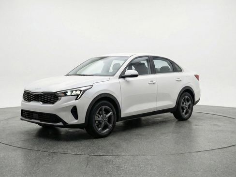 Used 2025 Kia K4 FWD image 2