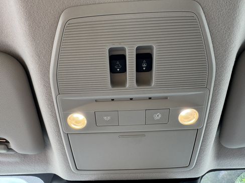 Used 2025 Nissan Kicks SR w/ SR Premium Package FWD image 17