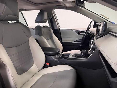 Used 2019 Toyota RAV4 XLE Premium w/ Carpet Mat Package image 10