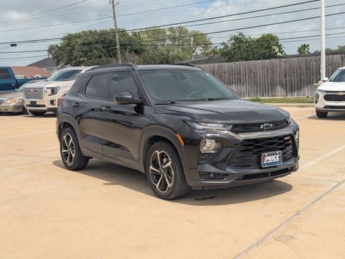 Used 2023 Chevrolet TrailBlazer RS w/ Sun and Liftgate Package image 3