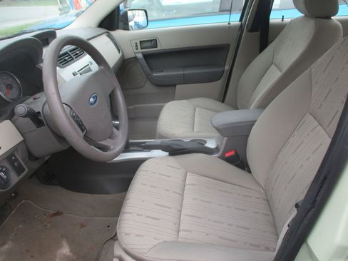Used 2010 Ford Focus SE image 9