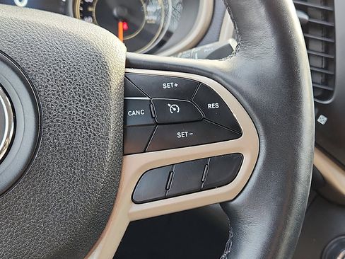 Certified 2017 Jeep Cherokee Limited image 24