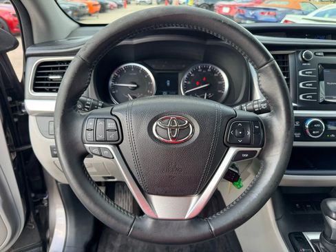 Used 2015 Toyota Highlander LE image 31