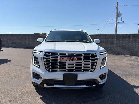 Used 2025 GMC Yukon Denali w/ LPO, Floor Liner Package AWD/4WD image 2