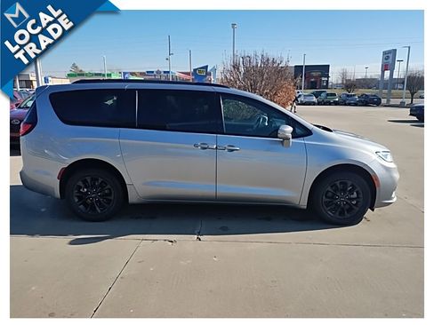 Used 2021 Chrysler Pacifica Limited w/ S Appearance Package image 7