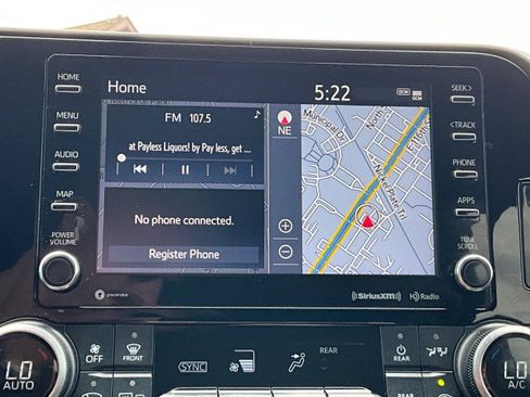 Used 2021 Toyota Highlander XLE AWD/4WD image 21