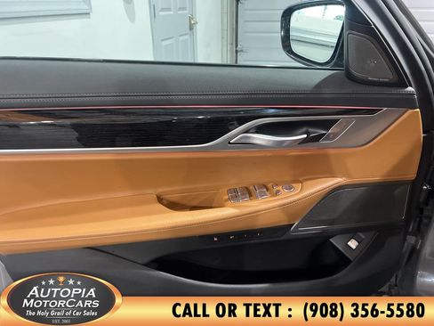 Used 2022 BMW 740i w/ M Sport Package RWD image 11