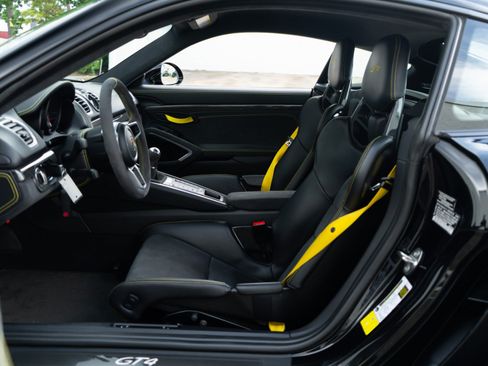Used 2016 Porsche Cayman GT4 RWD image 6