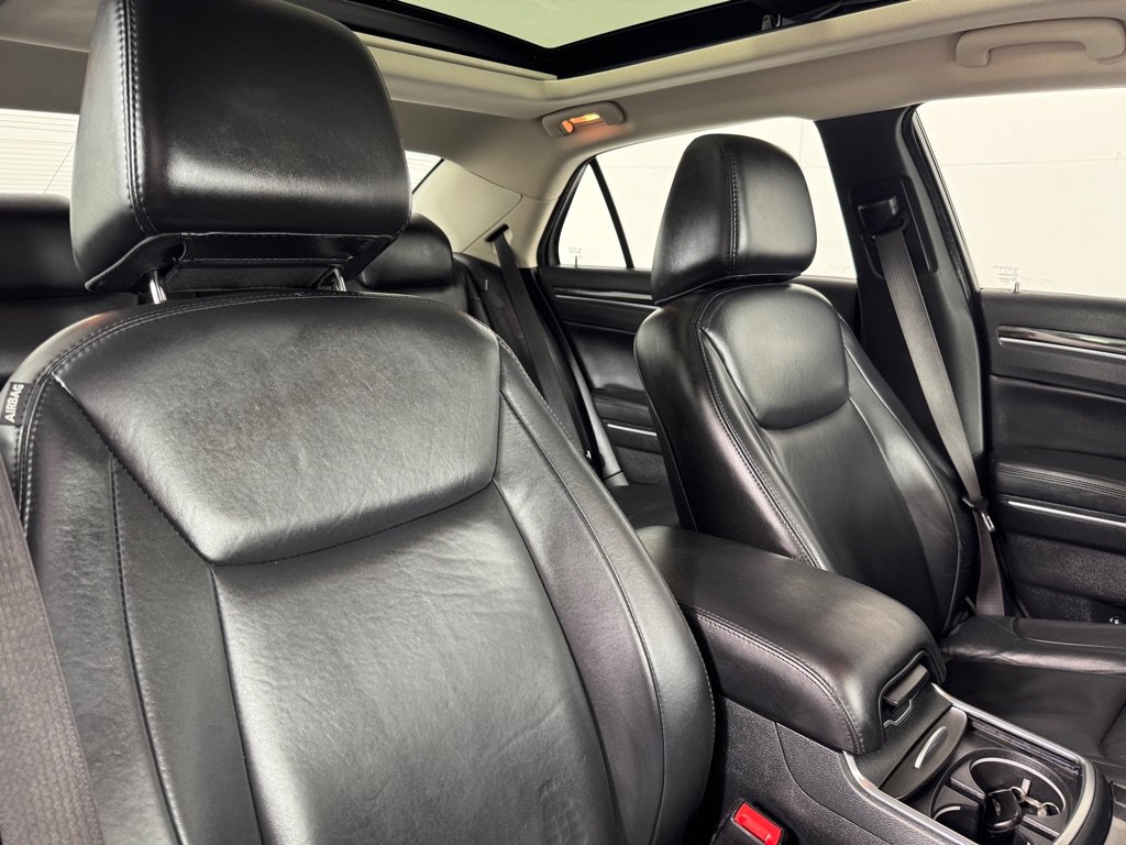 Used 2016 Chrysler 300 Limited RWD image 26