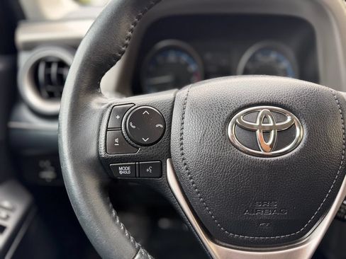 Used 2018 Toyota RAV4 XLE AWD/4WD image 35