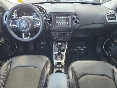Used 2019 Jeep Compass Latitude image 11