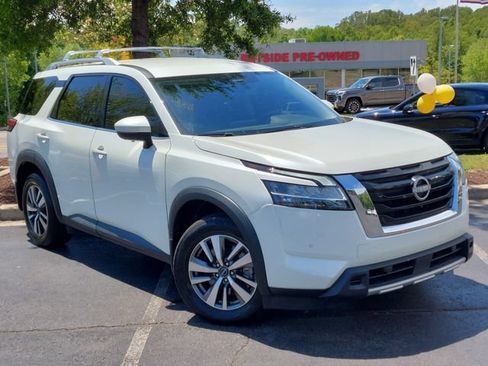 Used 2023 Nissan Pathfinder SL FWD image 2