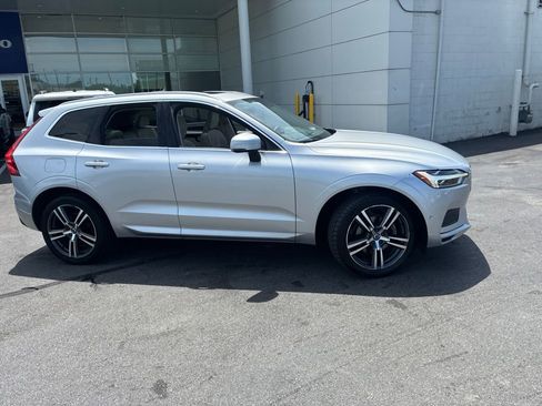 Used 2019 Volvo XC60 T5 Momentum w/ Multimedia Package AWD/4WD image 2