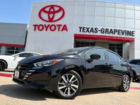 Used 2025 Nissan Versa SV FWD image 2