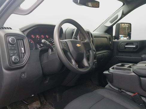 Used 2024 Chevrolet Silverado 2500 Custom w/ Custom Value Package image 3