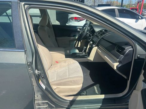 Used 2014 Toyota Camry LE image 3