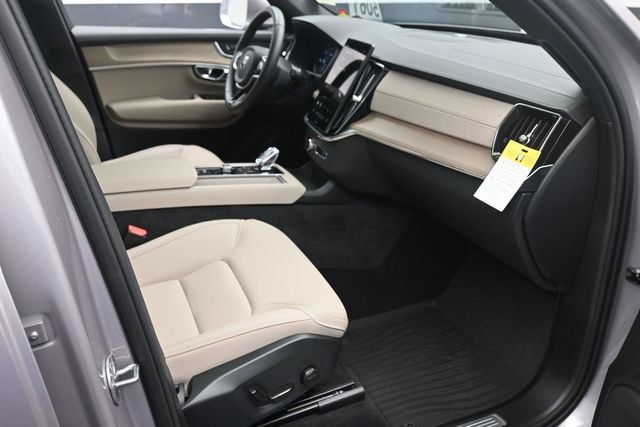 Certified 2026 Volvo XC90 T8 Core w/ Protection Package Premier AWD/4WD image 30
