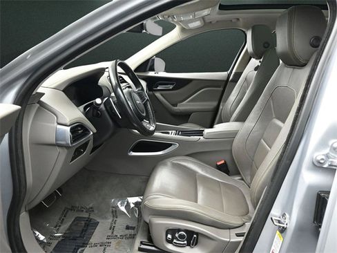 Used 2020 Jaguar F-PACE R-Sport image 11