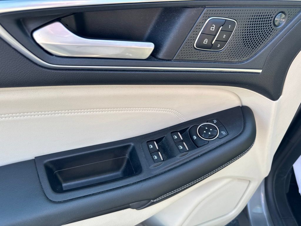 Used 2024 Ford Edge Titanium AWD/4WD image 16