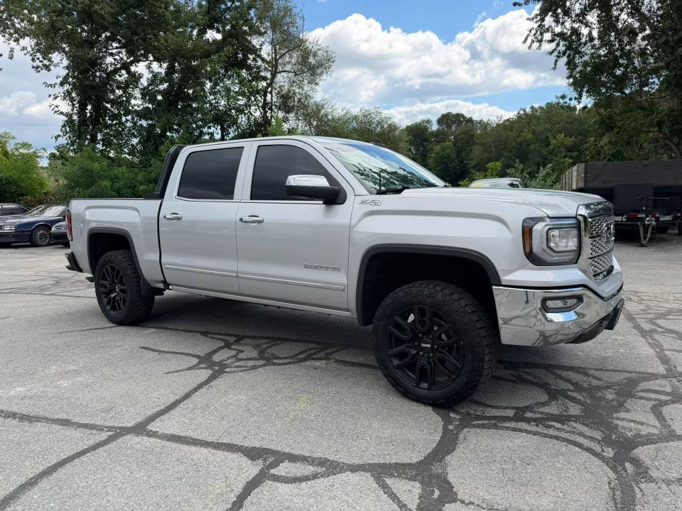 Used 2018 GMC Sierra 1500 SLT w/ SLT Premium Package AWD/4WD image 5